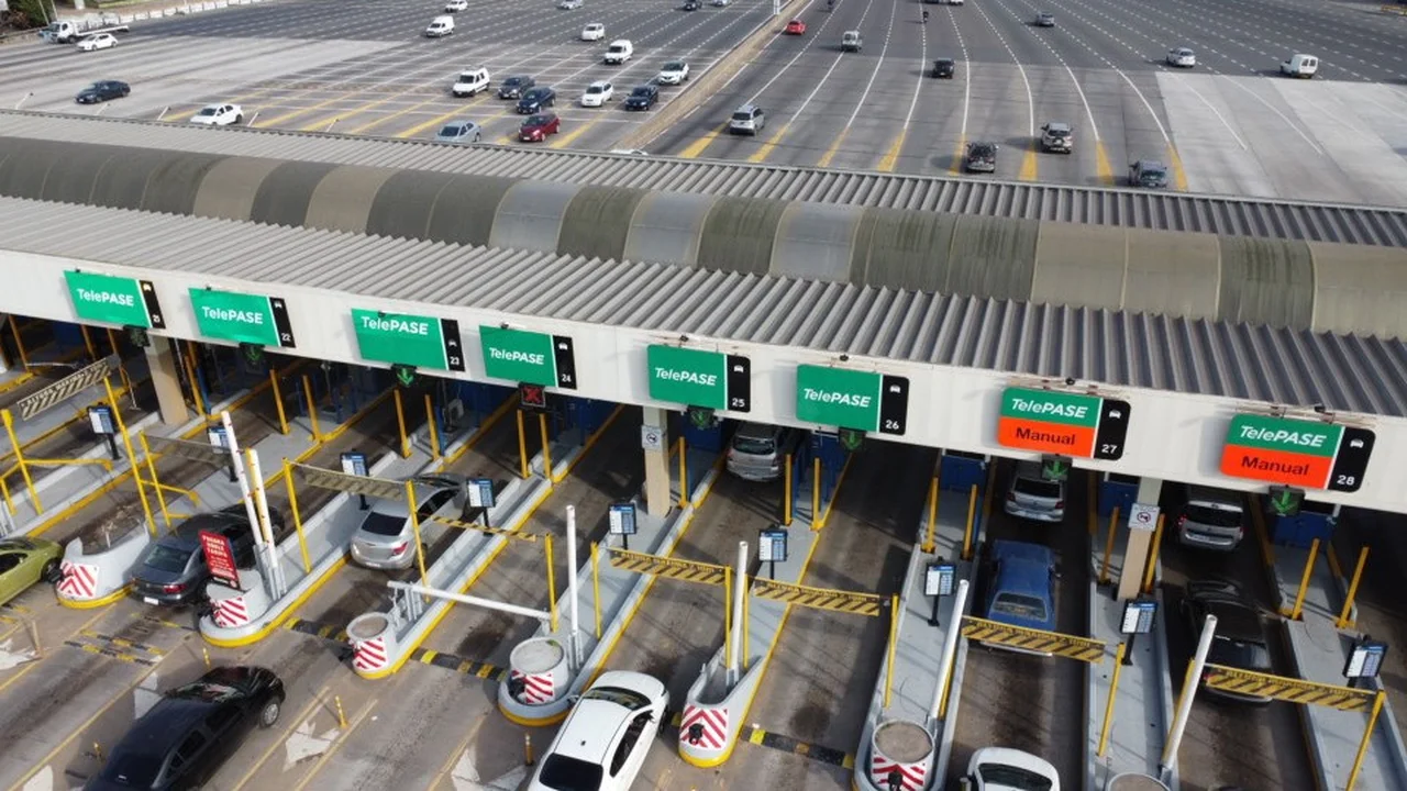 «Dueños» de la Panamericana y Acceso Oeste acusan a Milei de congelar los peajes