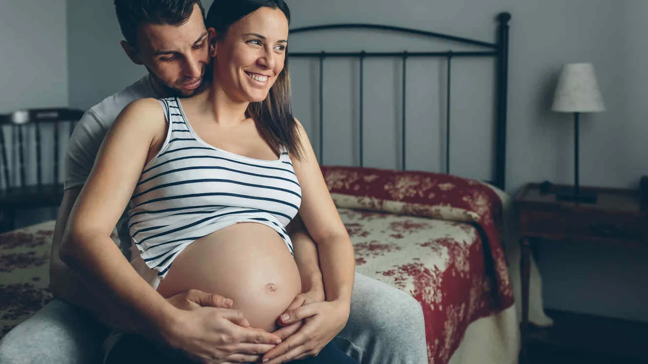 Fertilidad en Riesgo: Cómo la Contaminación, el Tabaquismo y el Estrés Afectan la Capacidad de Tener Hijos