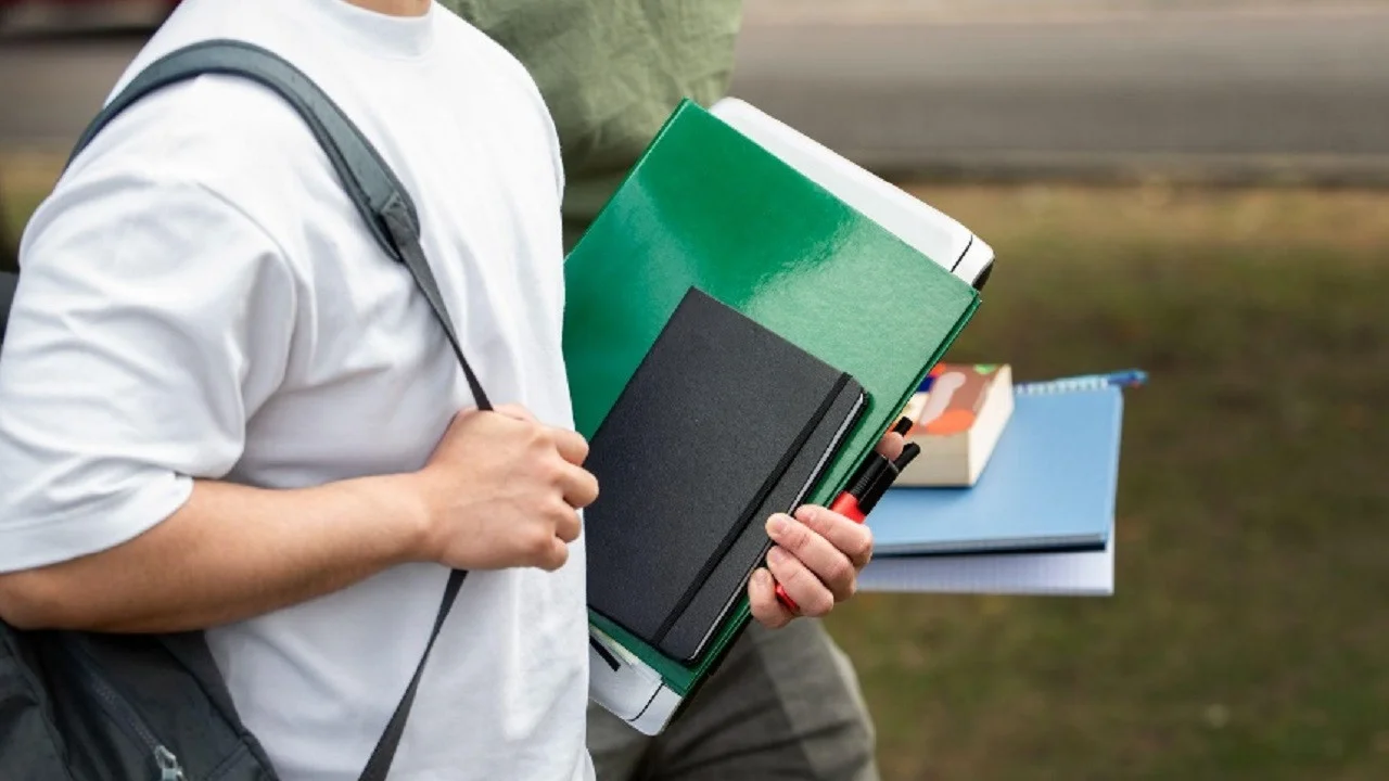 Nuevas carreras para anotarse y arrancar en 2025 en la Argentina - iProfesional thumbnail