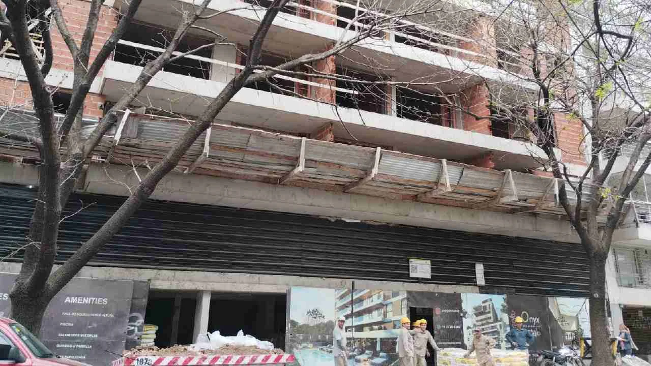 La tormenta perfecta para el mercado de departamentos en pozo que golpea a empresas y compradores