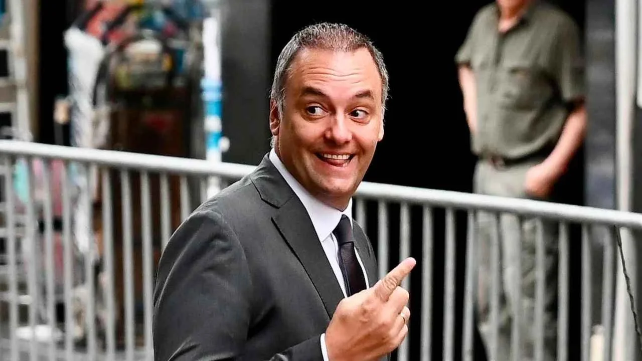 Adorni lanzó su campaña en CABA frente a Santiago Caputo y Mauricio Macri