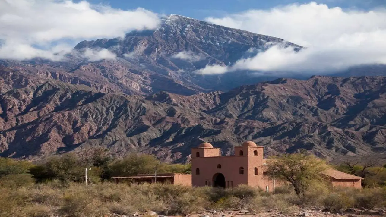 La imponente Ruta del Adobe: cómo es y dónde queda