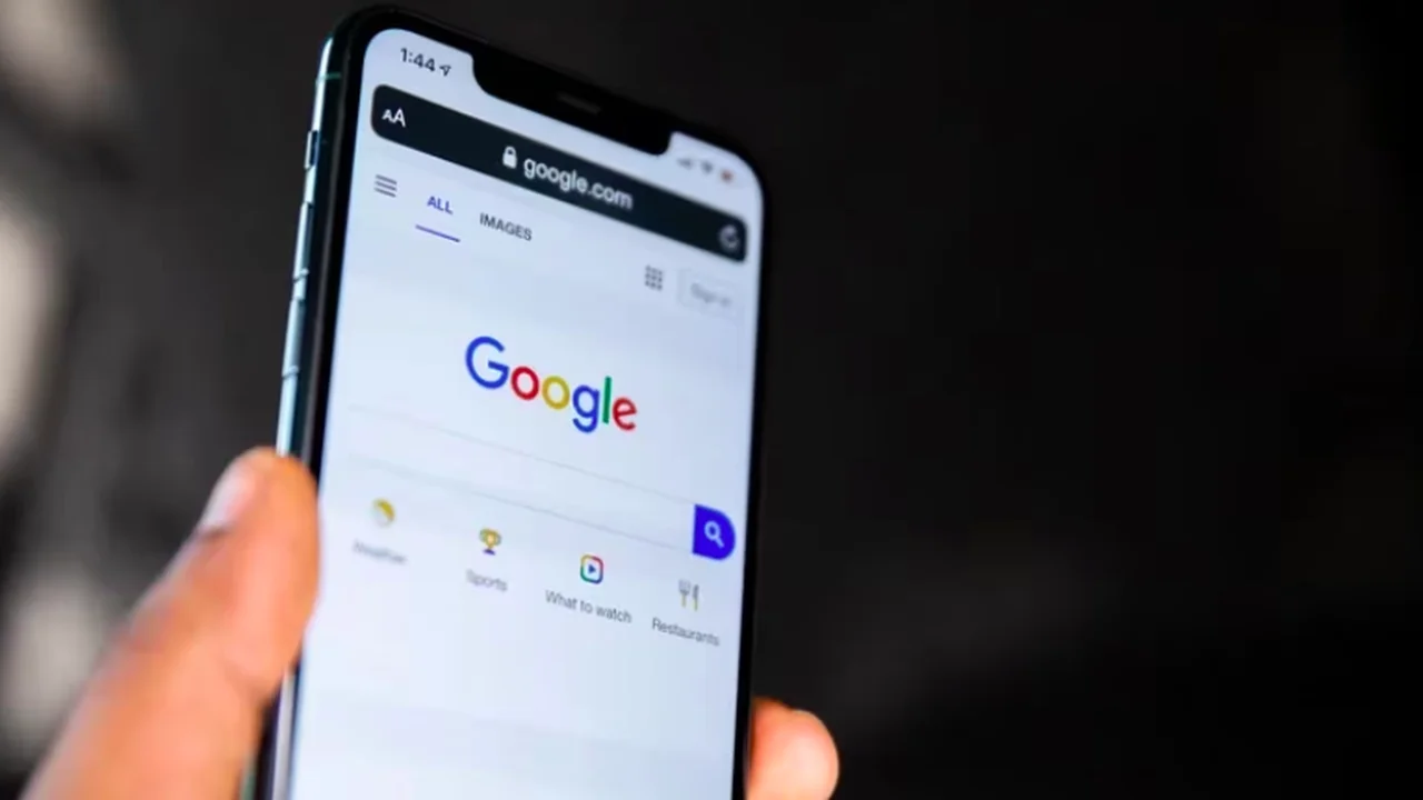 Google habilita la búsqueda por voz con <b>inteligencia artificial</b> en tiempo real - iProfesional thumbnail