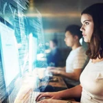 Día del Programador: cómo reconvertirte a esta "carrera del futuro" con alta demanda y salida laboral