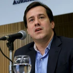 "Trabajar cuatro días a la semana": el tuit de un senador oficialista y las reacciones en redes