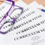 Atención si buscás trabajo y tenés que armar un CV: qué datos ya no necesitás incluir