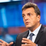 Sergio Massa, en el centro de todas las miradas: se reunió con Máximo K. y luego con sus funcionarios