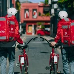 Fallo clave: para la Justicia, hay relación de dependencia entre repartidores y Pedidos Ya, que deberá pagar millonaria multa