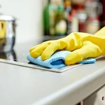 Empleadas domésticas se preparan para el próximo aumento: ¿cuándo será la suba?