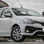 Cuánto sale mantener un Toyota Etios 0km y cuánta plata podés ahorrar si elegís uno usado