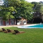 Verano en Buenos Aires: ¿cuánto cuesta alquilar una casa con pileta en un barrio cerrado para vacacionar?