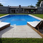 Vacaciones en dólares: cuánto cuesta alquilar quintas o casas en countries cerca de la Ciudad