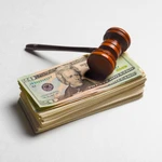 Solicitó compensación económica porque sus ingresos cayeron tras el divorcio y la Justicia le dio la razón: el cálculo