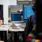 Escasea el talento en las empresas argentinas: alertan que faltan cubrir 15.000 puestos en el sector IT