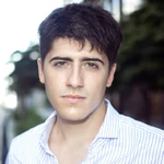 El "gurú millennial" de las finanzas: en qué recomienda invertir los pesos este analista de 20 años