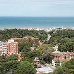 Alquilar en verano: en la Costa piden billetes "cara grande", hay recargos por tarjeta y la cotización es al "blue"