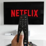 Una serie de Netflix desató un escándalo internacional y fue prohibida en un país: ¿cuál es?