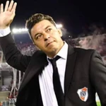 Cuál es el club de fútbol que intentó tentar a Marcelo Gallardo con 6 contenedores con plata