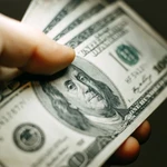 En plena volatilidad del blue, ¿te conviene desprenderte de dólares?: esto dicen expertos