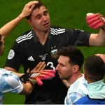 Emiliano Martínez tuvo su noche consagratoria en la selección y en Wikipedia ya es "héroe nacional argentino"