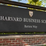 Duro pronóstico de Harvard: así de complicado ven el futuro de Argentina y por eso mudaron sede a Uruguay