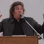 El "fenómeno" Milei no se detiene: una multitud lo acompañó en un acto en Liniers