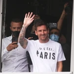 ¡Hay acuerdo! Messi arregló con el PSG y ya está en París para firmar contrato con su nuevo club