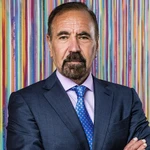 Uno de los argentinos más ricos del mundo pasa el cargo de presidente de la empresa a su hijo