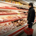 Por qué los supermercados de Argentina están llenos de carne de cerdo "Made in Brasil"