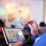 Tablets gratis para jubilados, AUH, AUE ANSES y jóvenes: amplían el listado de beneficiarios