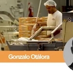 Repartía pan en un auto prestado, emprendió y casi se funde, pero salió adelante y creó el negocio de sus sueños