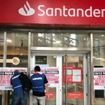 Paro en el banco Santander por cierre de sucursales: síntoma de un cambio conflictivo que recién comienza
