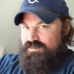 Pasó de tener u$s5 y vivir con sus padres a ser millonario en solo cinco años: sus 3 consejos para lograrlo