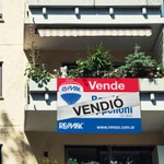 Guerra a RE/MAX: cómo es el sistema que multa a dueños que venden por la red