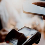 El mercado de terminales y emisión de tarjetas suma un nuevo jugador: quién será el rival de Prisma y Fiserv