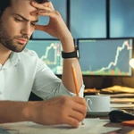 Bancos atacan a las "criptocuevas" y cierran cientos de cuentas: operadores responden ante la falta de regulación