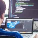 Nuevos puestos que pide el mercado: cuánto gana un "Sysadmin", qué hace y por qué debe saber comunicar
