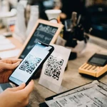 La nueva forma de pago en comercios cumplió el primer mes: las empresas, todas unidas para derrotar al cash