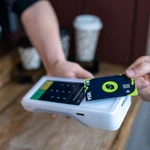 Esta tarjeta de débito cripto te devuelve el 102% de tus compras en Bitcoin