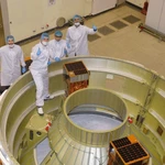 Argentina, país raro: le va mal en tierra pero conquista el espacio, por estas empresas admiradas en el mundo