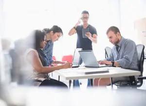Cómo afecta la reforma laboral 2025 a tu indemnización y a las horas extra de trabajo