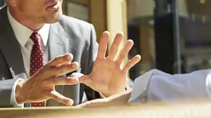 Técnicas para líderes: 3 ejercicios para no reaccionar con personas enojadas