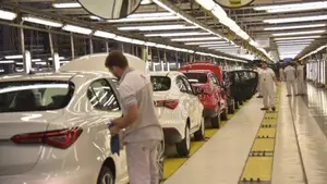 Con más oferta y menos impuestos, crecen la producción y venta de autos