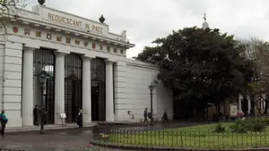 ¿Cuánto sale una bóveda en el Cementerio de la Recoleta? hay una en venta y es viral