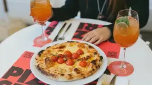 Los restaurantes, un lujo: 3 de cada 4 argentinos sale menos a comer