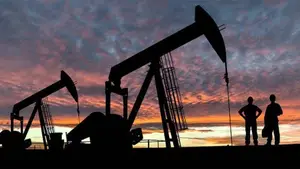 Petroleros amenazan con paralizar la producción por reclamo salarial