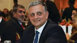 CEO de YPF: "Es injusto que cargar nafta en la Matanza cueste mucho más que en Neuquén"