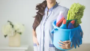 Empleada doméstica: cuánto cobra de sueldo por día y hora en MAYO 2025
