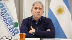 Empleados bancarios, en alerta por posibles despidos y cierre en Santander