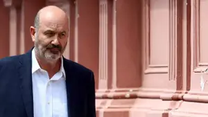 Sturzenegger avanza con la "motosierra" sobre el transporte marítimo y fluvial